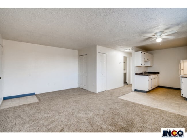 Foto del edificio - 3680 S Lowell Blvd