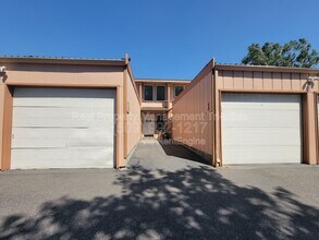 Building Photo - 3121 W Hood Ave