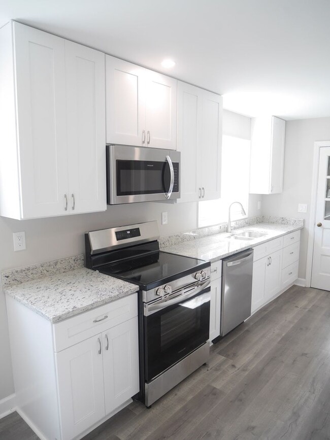 Foto del edificio - Charming Single-Family Home with Modern Up...