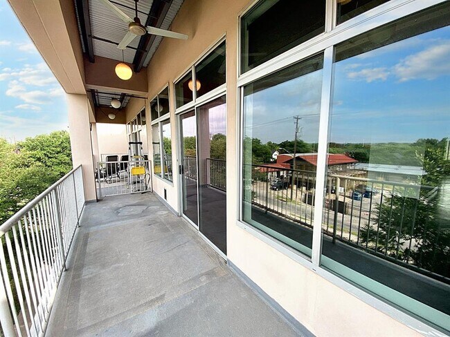 Foto del edificio - 2401 E 6th St