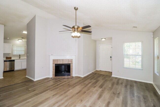 Foto del edificio - 4680 Waterfront Oak Dr