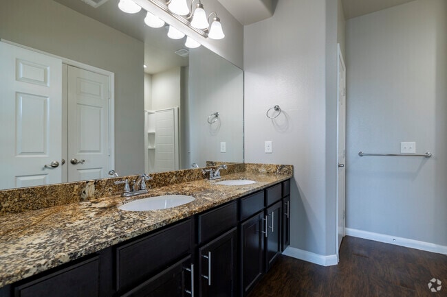 2BR, 2BA - 1159SF - Master Bath - The Lofts of Conroe
