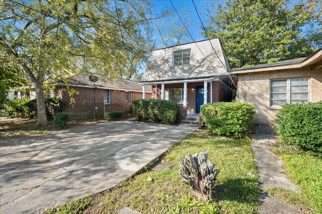 Building Photo - 2-Bedroom, 1-Bathroom Upper-Level Unit in ...