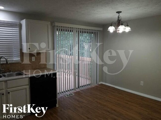 Building Photo - 4822 White Oak Tree