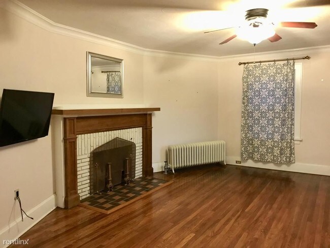 Building Photo - 5 br, 2.5 bath Apartment - 3021 Huntington Ct