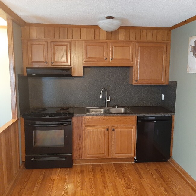 Kitchen - 315 S Mendenhall St