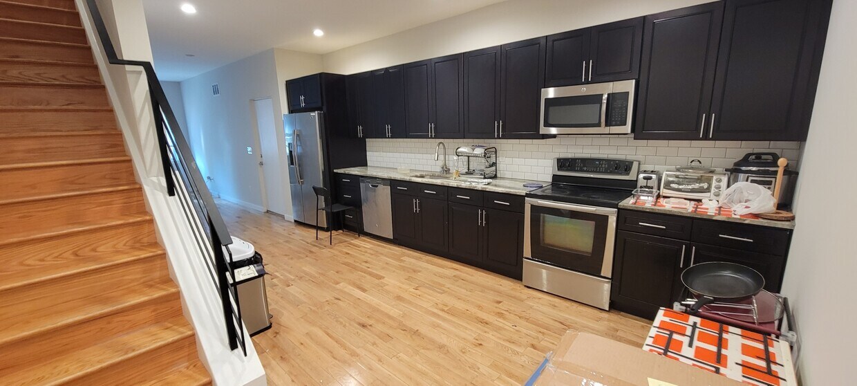 Primary Photo - 4 N 42nd St