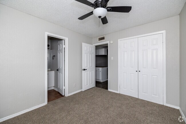 1 habitación, 1 baño - 470 pies cuadrados - Dormitorio - Marisol Villas Apartments