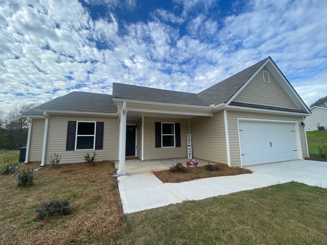 Primary Photo - Spacious 4-Bedroom Home Near Victoria Brya...