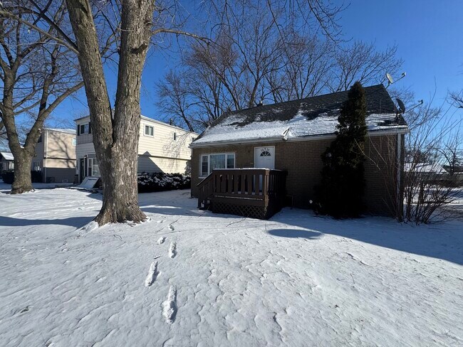 Building Photo - 16935 Western Ave