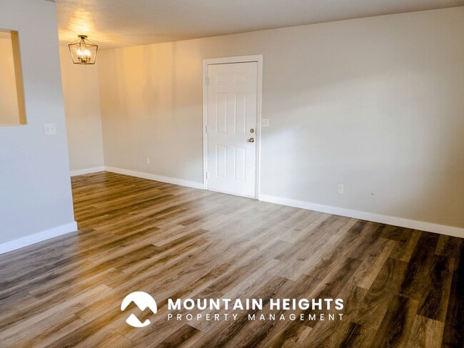 Building Photo - 26 W 7500 S