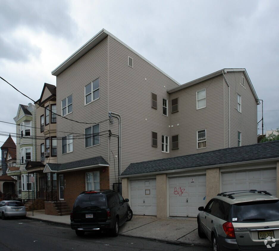 Building Photo - 103 Chambers St