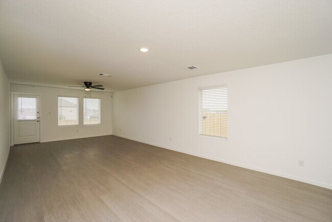 Foto del edificio - 540 Roquefort St