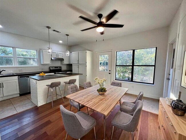 Foto del edificio - 15106 Mettle Dr