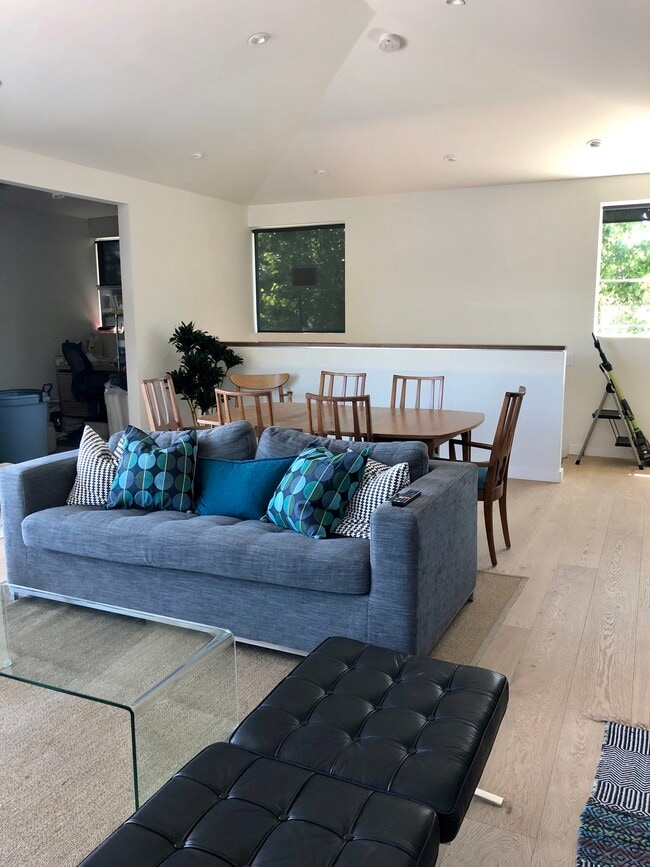 Building Photo - 4539 Beck Ave