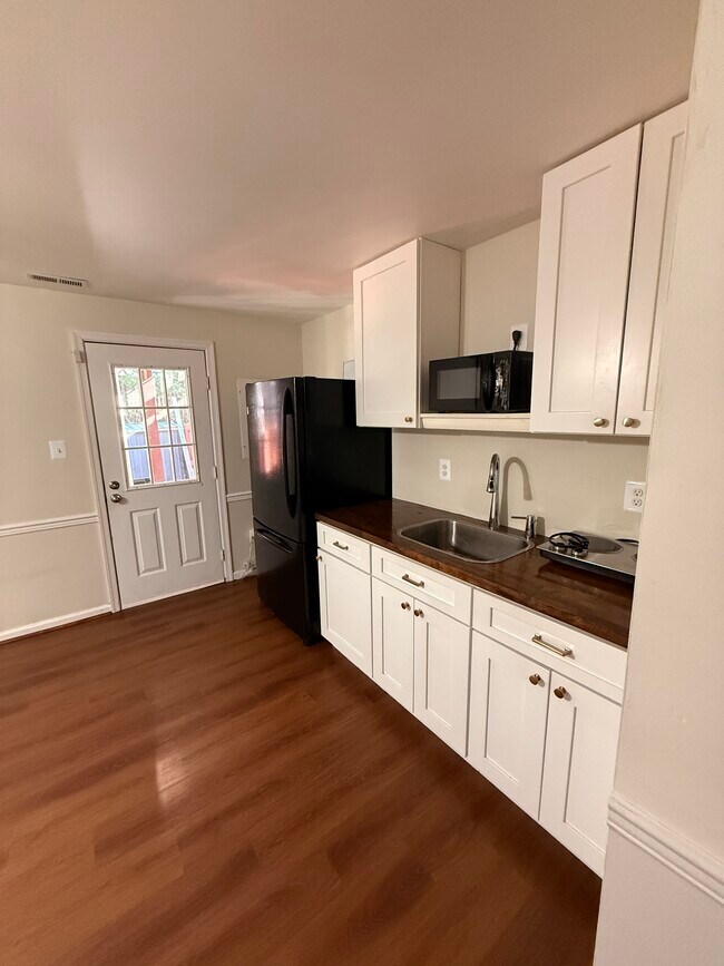 Foto del edificio - 8637 Centerton Ln