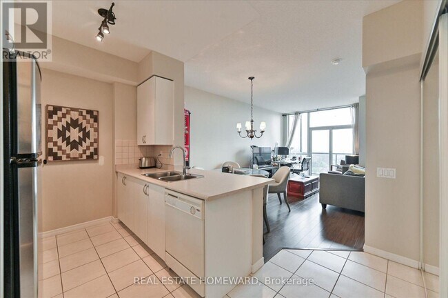 Building Photo - 60 Heintzman St