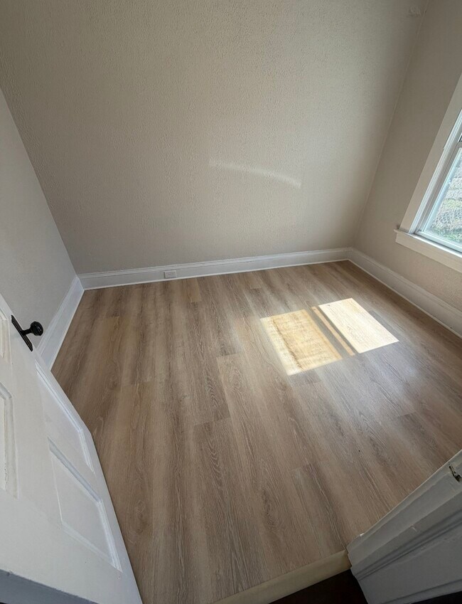 Dormitorio - 1563 E 45th St