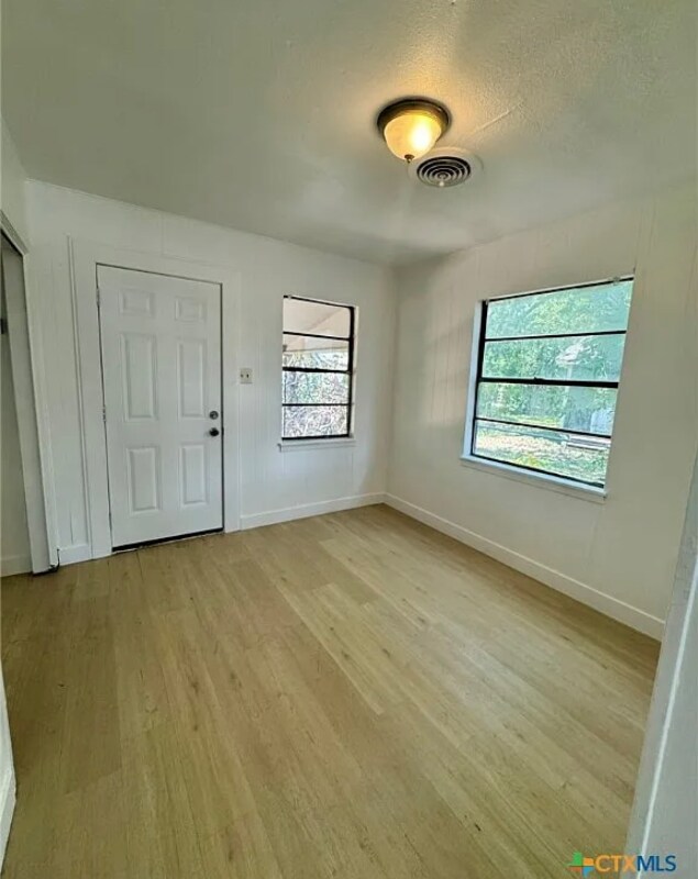 Foto del edificio - 1101 Hall Ave