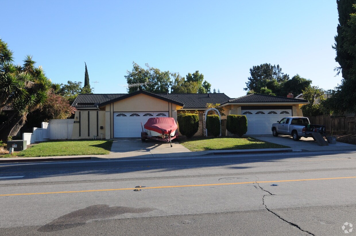 Foto del edificio - 878-880 E Evelyn Ave