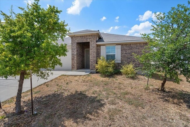 Foto del edificio - 15116 Custis Ln