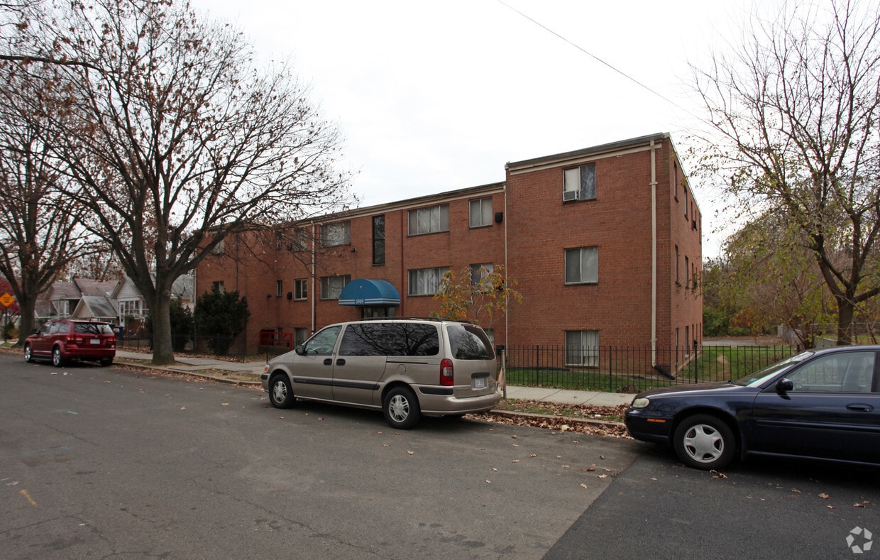 Primary Photo - 5909 Clay St NE