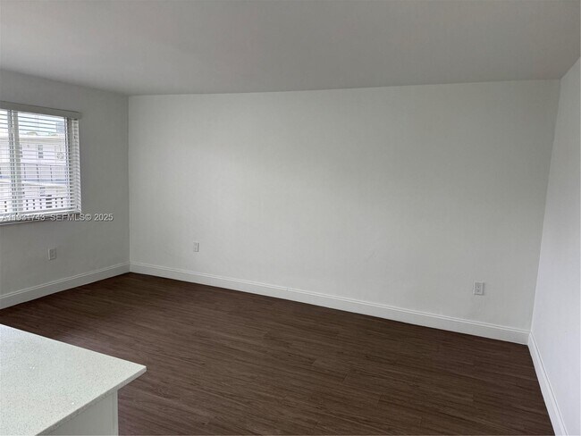 Foto del edificio - 6705 SW 44th St