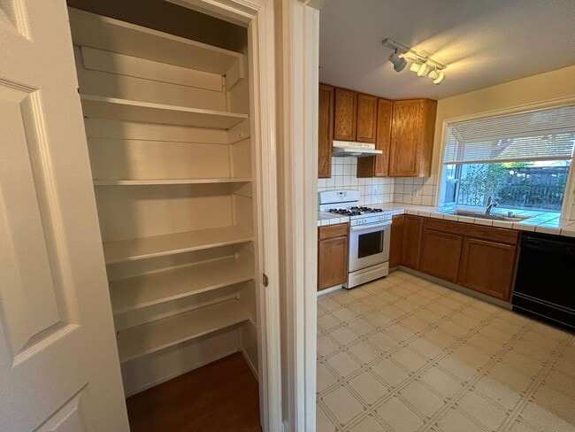 Foto del edificio - Charming Concord Gem! 3?Bed/2?Bath Single-...