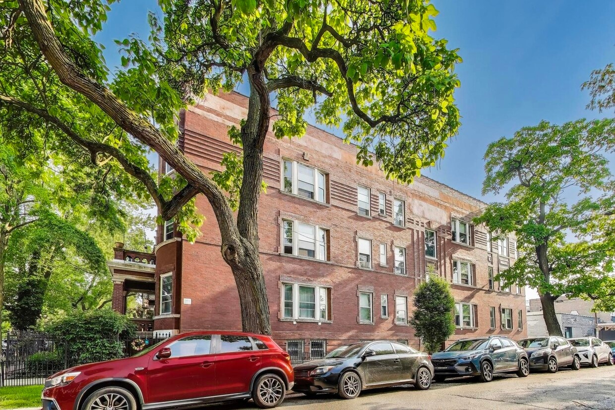 Primary Photo - 3139 W Schubert Ave