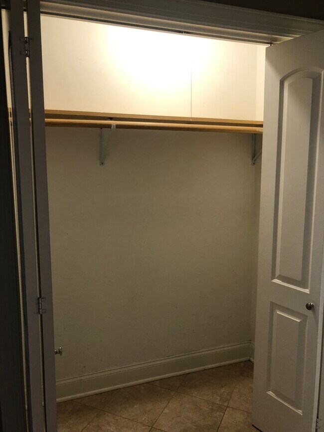 Foto del edificio - Well Maintained 1 Bedroom/1 Bath Unit Grea...