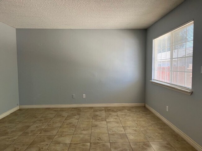 Building Photo - Cozy 2 bedroom in Tehachapi City