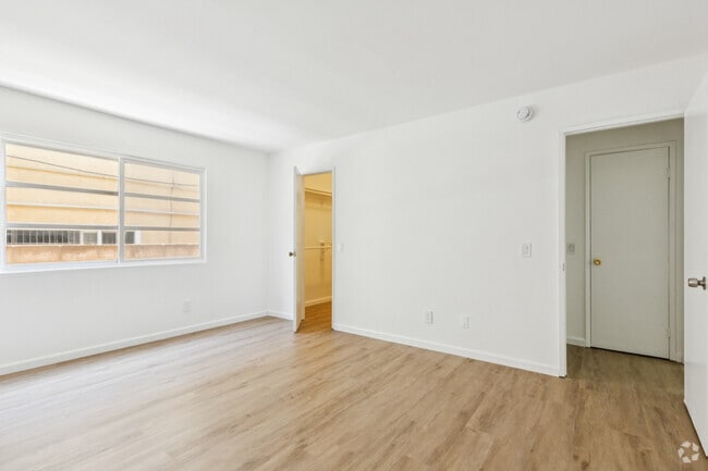 Building Photo - 8800 Cedros Ave