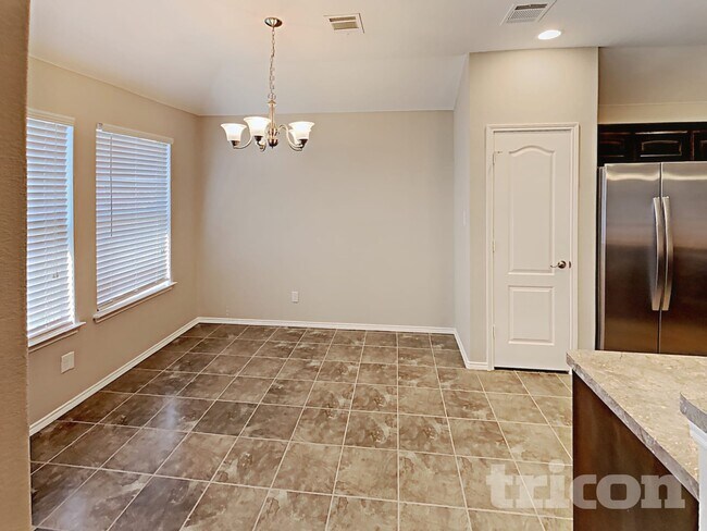 Foto del edificio - 525 Beechgrove Terrace