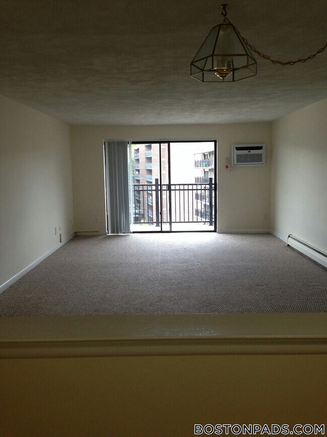 Building Photo - 245 Main St