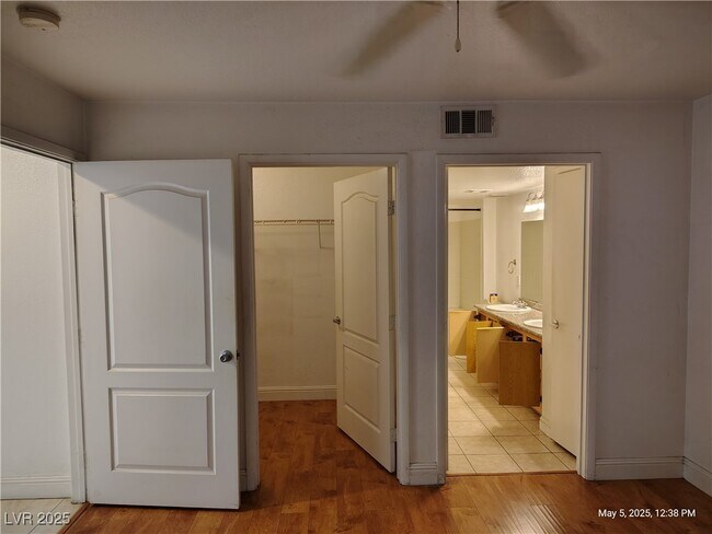 Building Photo - 5055 W Hacienda Ave