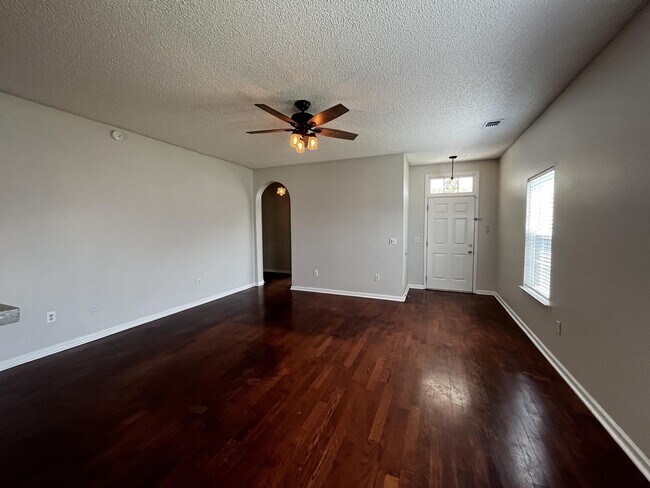 Foto del edificio - 723 E Bristol Way