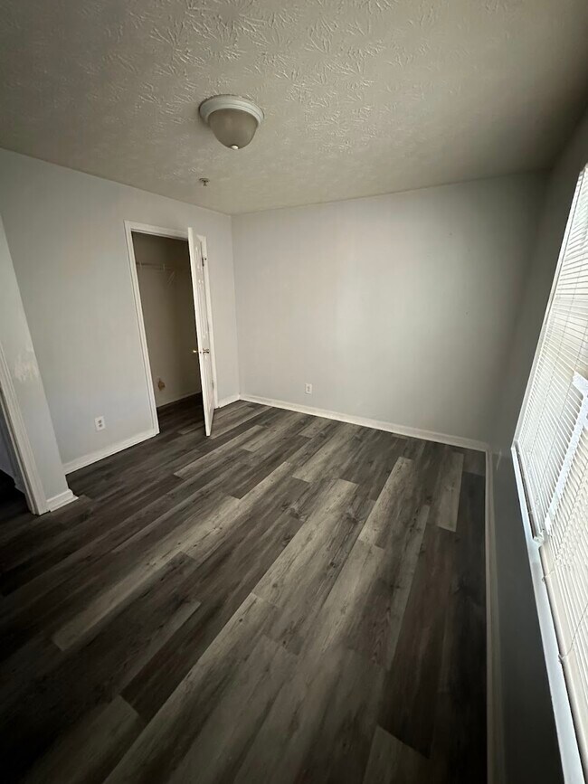 Foto del edificio - 2303 Waldrop Pl