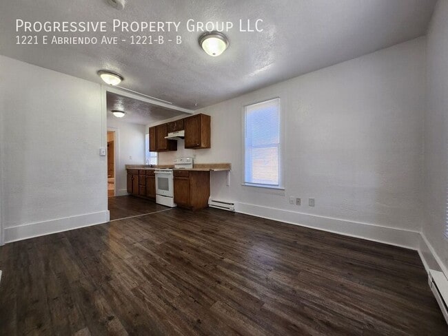 Building Photo - 1221 E Abriendo Ave