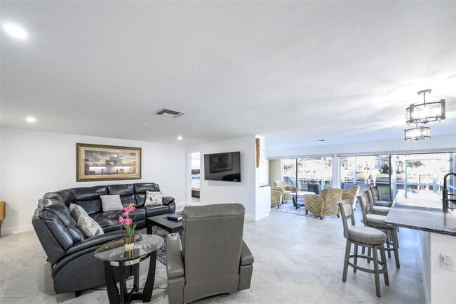 Building Photo - 149 Crescent Dr