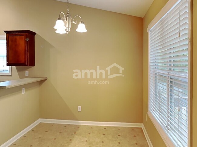 Foto del edificio - 1996 Peach Shoals Cir