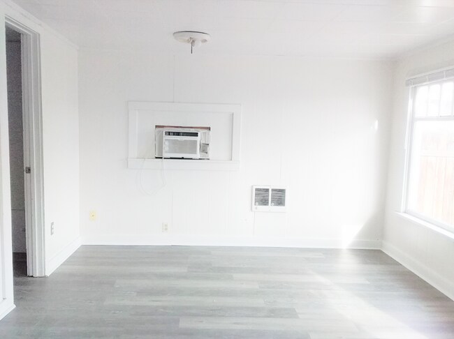 Foto del edificio - 2436 Chatham Hill Dr