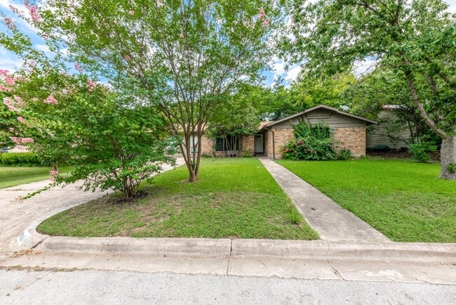 Building Photo - 5611 Mapleleaf Dr
