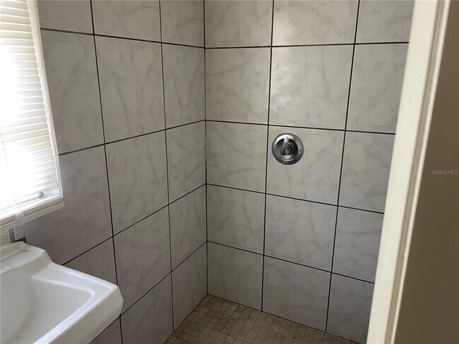 Foto del edificio - 829 Lime Ave