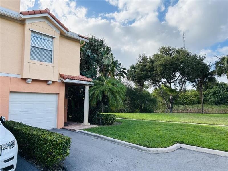 Foto principal - 2046 Alta Meadows Ln