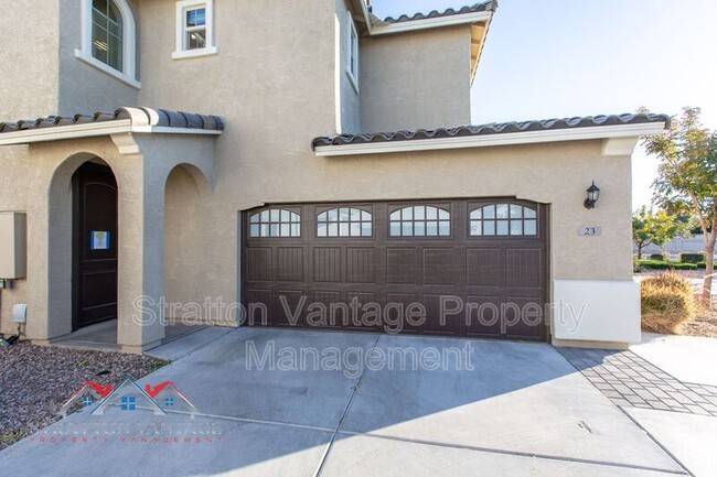 Building Photo - 905 S Canal Dr