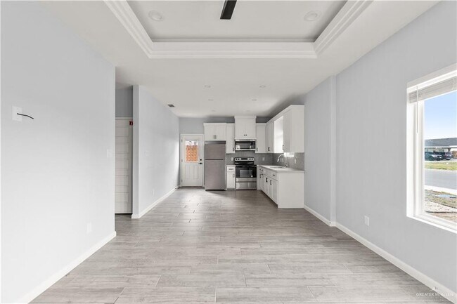 Building Photo - 17 N 33rd Ln