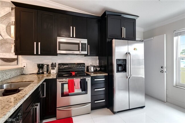 Building Photo - 3 br, 3 bath House - 5560 Lakewood Cir S