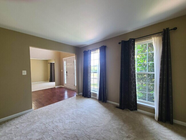 Foto del edificio - 5 BR, 4 BA Colonial in Lee's Hill