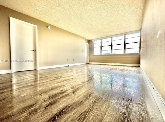 Foto del edificio - 1400 St Charles Pl