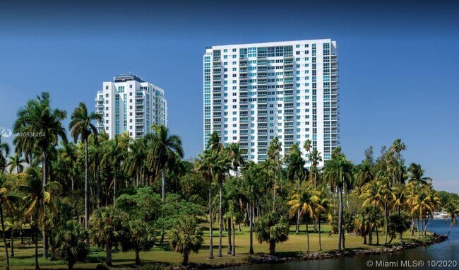 Foto del edificio - 1871 NW S River Dr